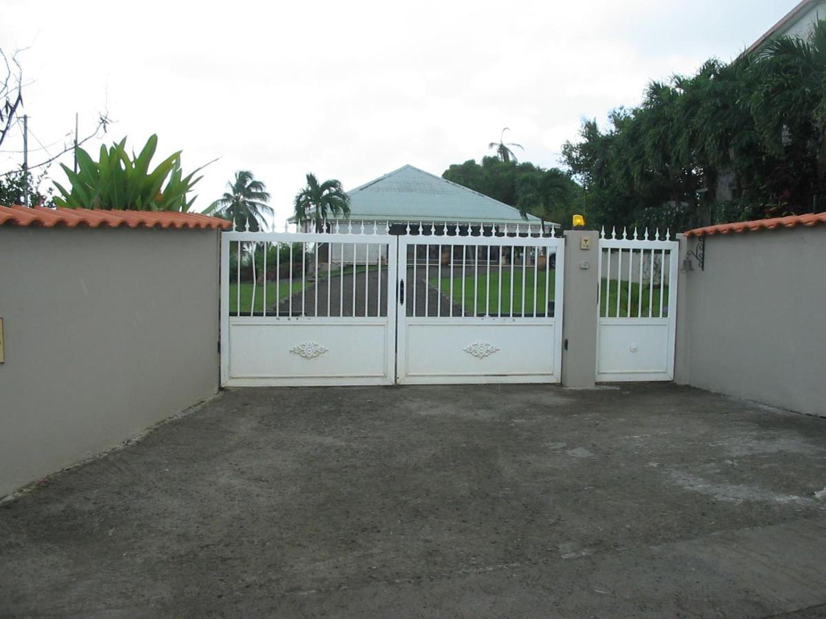 Petit Paradis Apartment Morne la Valeur Luaran gambar