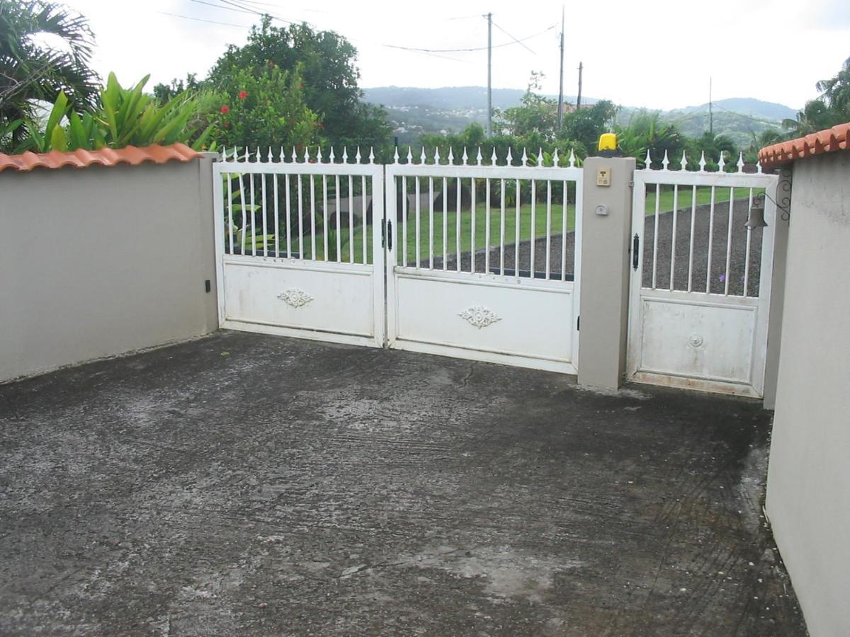 Petit Paradis Apartment Morne la Valeur Luaran gambar